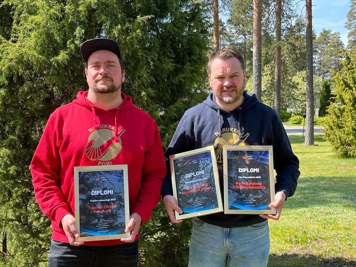 jani_raukko's tweet photo. Hienoja tunnustuksia lajiliitolta!
- Vuoden valmentaja, Tuomas Erkkilä. Onnea paljon!
- Vuoden jääpalloteko, Finaalitapahtuma Porissa
- Vuoden Fair Play-joukkue.
#finbandy #narukerä https://t.co/uYoQVZ8Efx