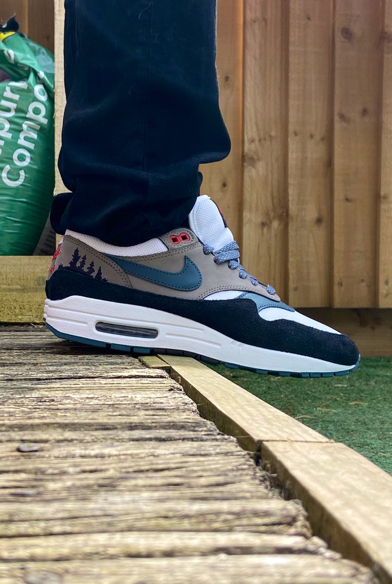 #KOTD - SUNDAY FUNDAY Air max 1 ESCAPE  #airmax1 #AirMax #airmaxGang #nikeairmax #Nike #sneakerheads #sneakerhead #SneakerScouts #sneakeraddict #sneakercollection #SNKRS #snkrskickcheck #snkrsliveheatingup #yoursneakersaredope Have a great day guys 👍