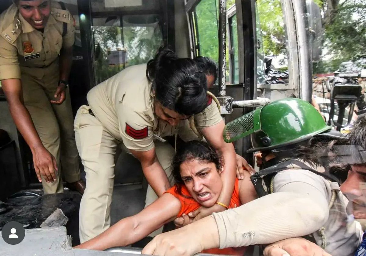 NortheastToday's tweet photo. #InVisuals | Dragged & detained: India’s top wrestlers, including Olympic medallists Bajrang Punia and Sakshi Malik stopped from marching towards new Parliament building, were detained by Delhi police today. https://t.co/d6dMlwOJjK