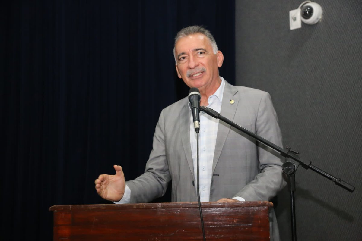 arturbruno's tweet photo. Estive representando o Governador Elmano, neste sábado, em solenidade na Assembleia Legislativa do Ceará, que homenageou os alunos campeões na olimpíada cearense de Matemática. A educação básica, tanto de escolas públicas como de privadas, é considerada uma das melhores do Brasil https://t.co/XLCwcHy7Al