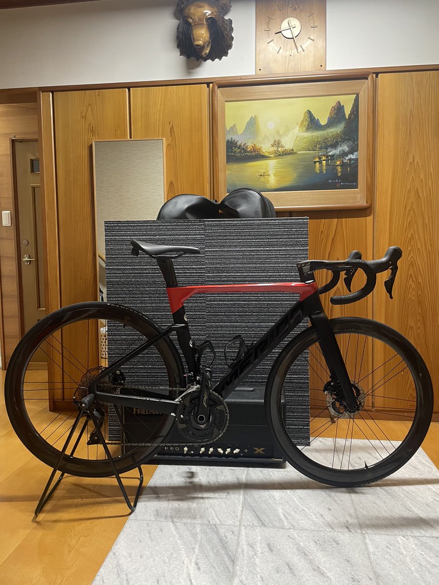 mahrasama's tweet image. ハンドルを10mmサドルを5mm下げました、流石に今回はキャップ内に収まらないのでコラムを切る(通算4回目)

かなりレーシーになったと思う、
めちゃかっこいい！！
ミドルグレードかもしれないけど、こうやってお金をかける価値のある良いフレームだと思ってます、

あとはDi2か！？

#REACTO
#MERIDA