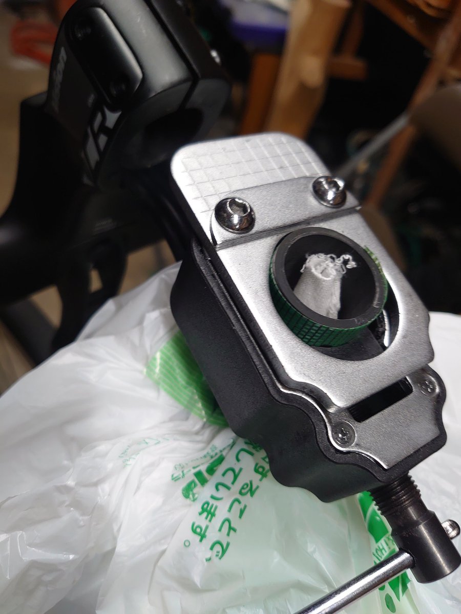 mahrasama's tweet image. ハンドルを10mmサドルを5mm下げました、流石に今回はキャップ内に収まらないのでコラムを切る(通算4回目)

かなりレーシーになったと思う、
めちゃかっこいい！！
ミドルグレードかもしれないけど、こうやってお金をかける価値のある良いフレームだと思ってます、

あとはDi2か！？

#REACTO
#MERIDA