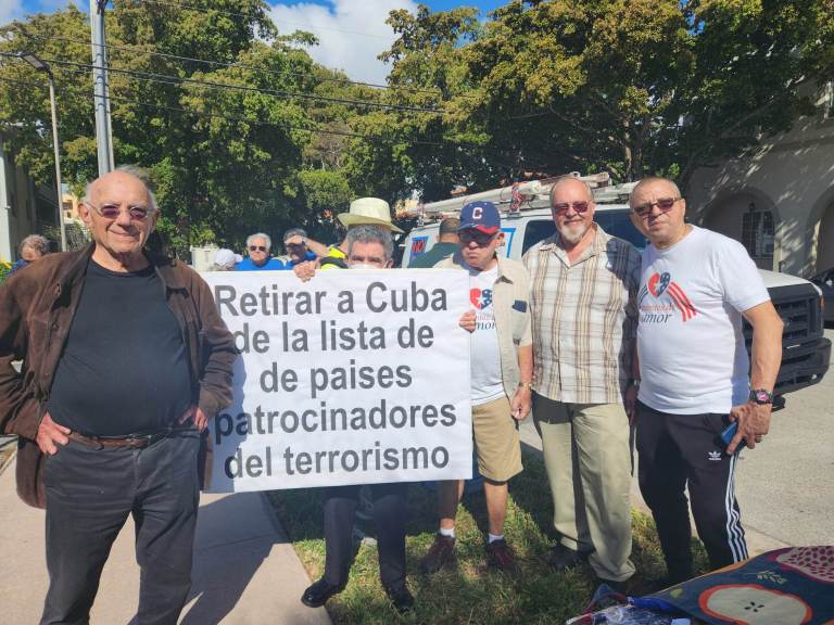 Otro domingo para trazar #PuentesDeAmor y solidaridad con #Cuba🇨🇺.

Agradecimiento infinito a los que cada mes levantan su voz en contra del bloqueo y de la espuria lista de Estados patrocinadores del terrorismo. 

#MejorSinBloqueo