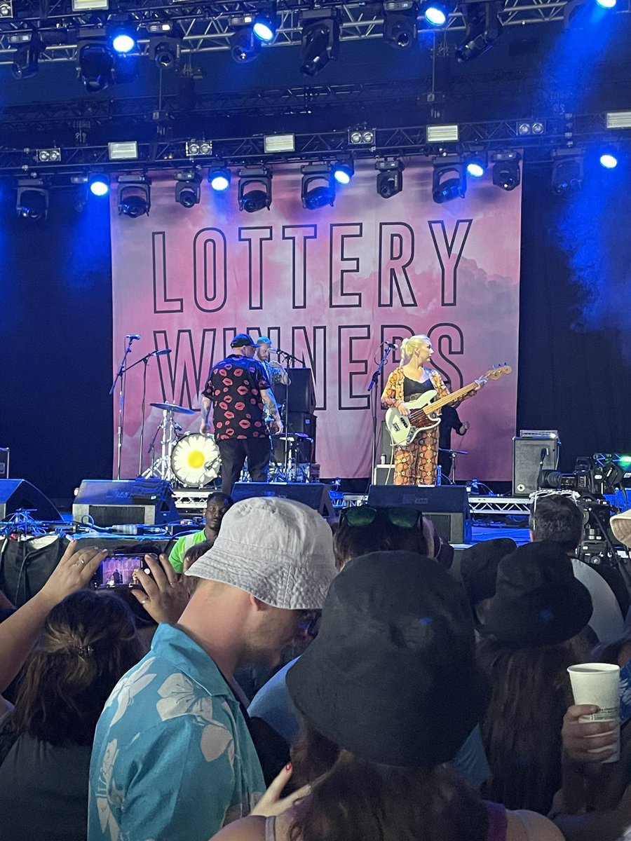 markhk's tweet image. Waiting for the amazing @LotteryWinners