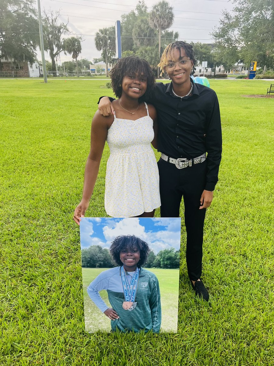 Hwillis_2024's tweet photo. I’ve been given the award of Marion county’s Girls Track &amp; Field athlete of the year!!! ☘️💛

“Success isn’t always about greatness. It’s about consistency. Consistent hard work leads to success. Greatness will come.” - Dwayne Johnson  
@YsMesp @OcalaPreps @TCHSCeltics https://t.co/PzcrvjvYrP