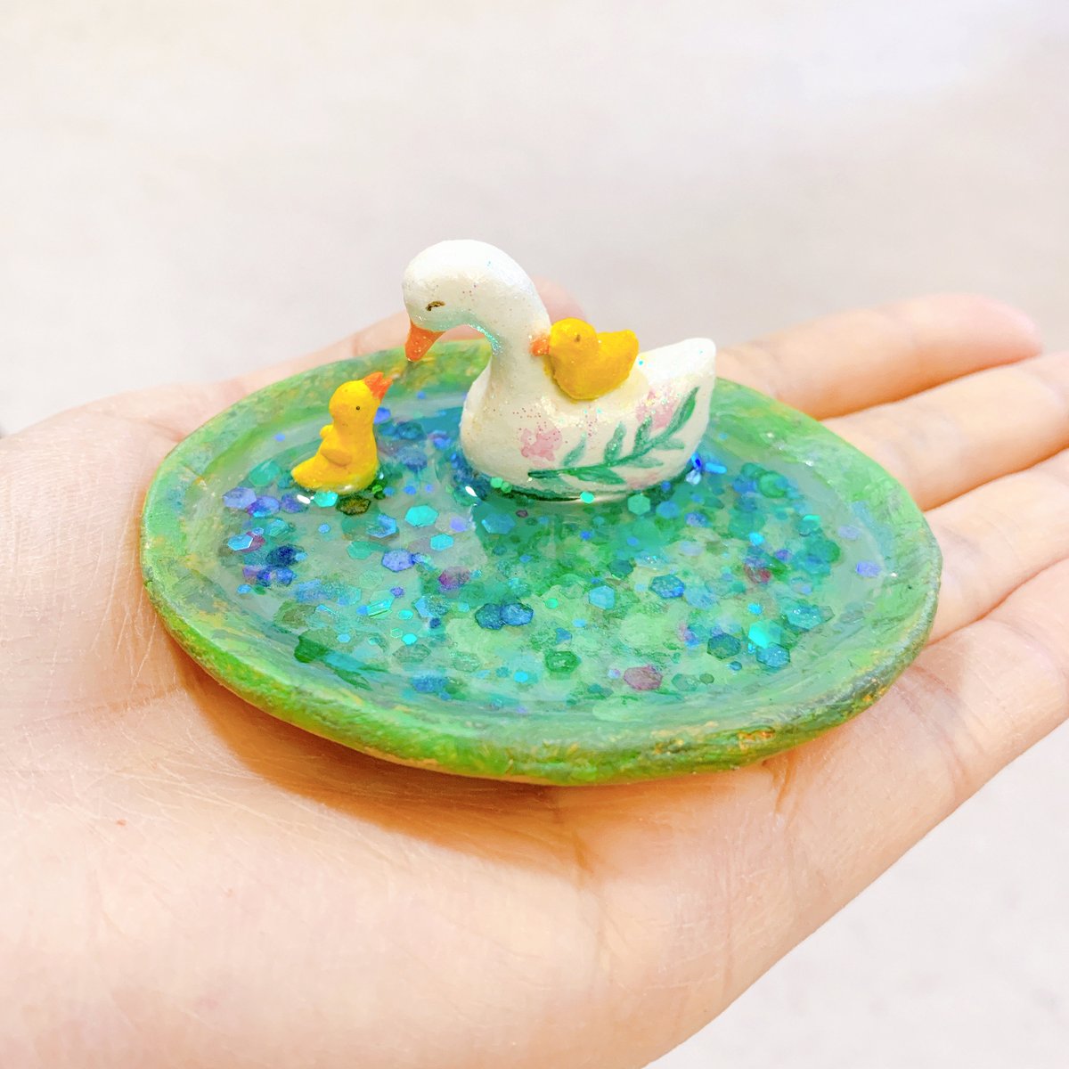 OOAK Playful duck family jewelry trinket 
etsy.me/3MHrJDb

#ducklovers #duckfamily #playfulducks #ducklings #pondlove #claysculpture #jewelrydish #ringholder #uniqueart #creativeart