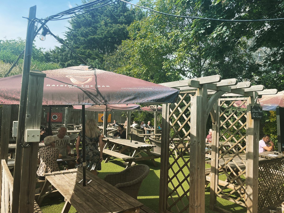 PrinceAlbertTW2's tweet photo. What a great day to come sit in our beer garden! Enjoy the sunshine ☀️ alongside a Thai meal or some drinks #beergarden #pubgarden #pubs #twickenham #sunshine https://t.co/9mzjx56anp