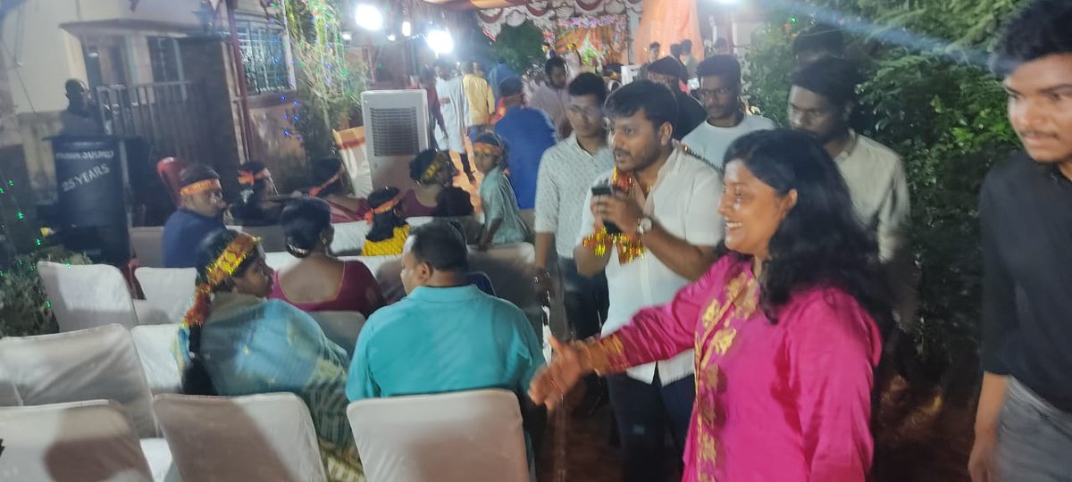 BiswalSouvic's tweet photo. ଆଜି ସିଡିଏ ସେକ୍ଟର - ୯ ଠାରେ ଆୟୋଜିତ ମା ଜଗତଜନନୀ ଆଦିଶକ୍ତି ମା ବୈଷ୍ଣବଦେବୀ ଙ୍କ ଜାଗରଣ ରେ ଯୋଗ ଦେବା ଅବସରରେ l ମା ଙ୍କ ଆଶ୍ରିବାଦ ନେବା ସହ ସମସ୍ତ ଗୁରୁଜନ, ଉପସ୍ଥିତ ଜନସାଧାରଣ ଏବଂ ଭକ୍ତ ବୃନ୍ଦ ଙ୍କୁ ଶୁଭେଚ୍ଛା ଜଣାଉଛି l #ଜୟମାତାଦି🌺 https://t.co/Ukb5GHBl8T