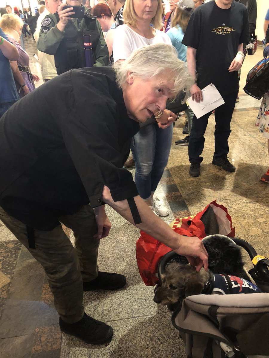 Cydonia_26's tweet image. Richard Dean Anderson really, really love Dogs!! #fedcon