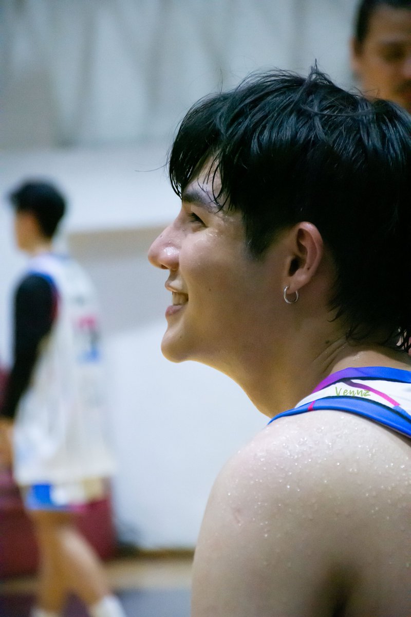 besideon_Earth's tweet photo. บอสหล่อแบบระยะประชิด เขินอยู่นะว่าไม่ได้😳 #boss_musik https://t.co/WSWbtefSoR