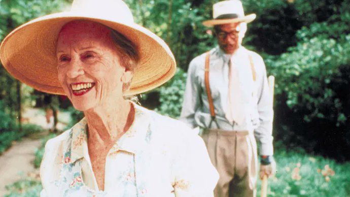 #JessicaTandy was born on this day in 1909.
Her films included The Birds, The Gin Game and #DrivingMissDaisy, which she won the #AcademyAward for Best Actress, at the age of 80.