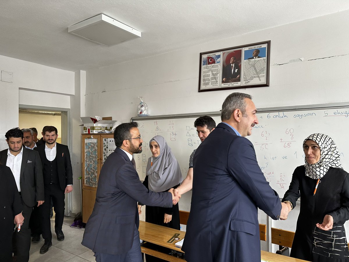 mehmetyilmazmy_'s tweet photo. Önceki Dönem Adalet Bakanımız ve Milletvekilimiz Sn.Abdulhamit Gül,İl Başkanımız Sn.Ertuğrul Teymur,İl-İlçe Yönetim Kurulu Üyelerimiz ve Teşkilatımız ile birlikte,Ahmet Yesevi İlkokulunu ziyaret ederek,sandık görevlilerimize kolaylıklar dileyip,hemşehrilerimize hayırlı olsun dileklerimizi ilettik.

#TürkiyeYüzYılı 

@abdulhamitgul 
@ErtugrulTEYMUR 
@kilichulya_ 
@avmustafadurmus