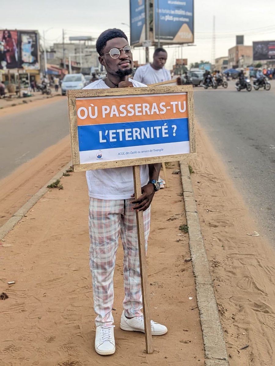 ACGE12's tweet photo. Journée mondiale d'évangélisation: sortie d'évangélisation de l'#ACGE ce samedi 27 mai au rond point Limousine
#TgTwittos https://t.co/Vg4HMGl9Lg