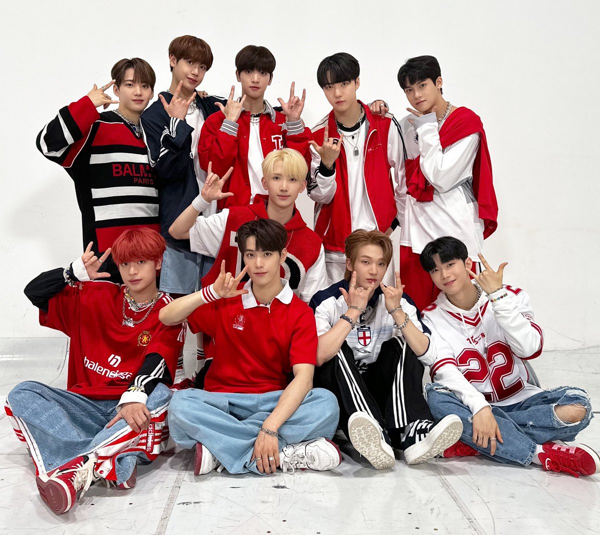 DestinyMuse99's tweet photo. Hi. This is my alt fan account for my baby ult bands E'Last, Kingdom, Xikers, VeriVery &amp; DKB. My main account is @srlmort 

Biases

E'Last - Romin, Baekgyeul, Rano
Kingdom - Dann, Louis, Mujin
Xikers - Junmin, Yechan, Sunmin
VeriVery - Yeonho, Dongheon, Minchan
DKB - Junseo EChan https://t.co/ibFov2Rjc8