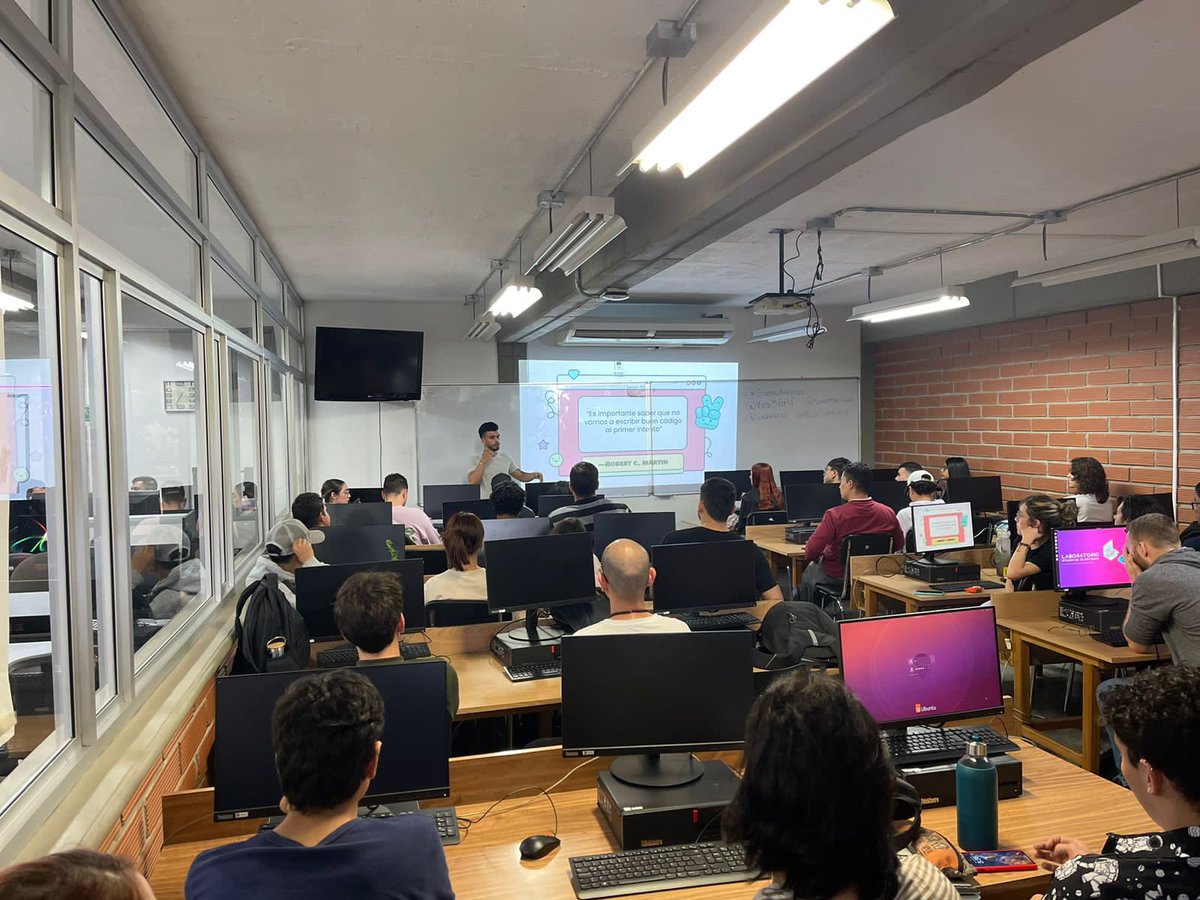 Web_3foru's tweet photo. Así estuvo nuestro último encuentro del semestre ! 😎🤩 gracias a @manugo_dev  y a @edisonbedoya98  por compartir su experiencia con todos nosotros 💙 ; a @somosantivirus  por hacer esto posible y a nuestros patrocinadores 💃🍾🎉 https://t.co/NEBGmblt8M
