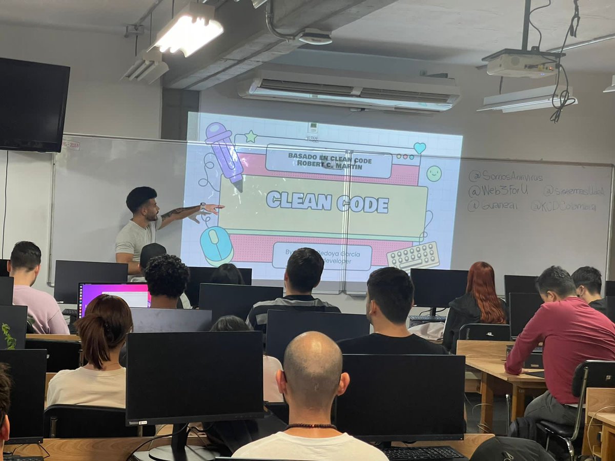 Web_3foru's tweet photo. Así estuvo nuestro último encuentro del semestre ! 😎🤩 gracias a @manugo_dev  y a @edisonbedoya98  por compartir su experiencia con todos nosotros 💙 ; a @somosantivirus  por hacer esto posible y a nuestros patrocinadores 💃🍾🎉 https://t.co/NEBGmblt8M