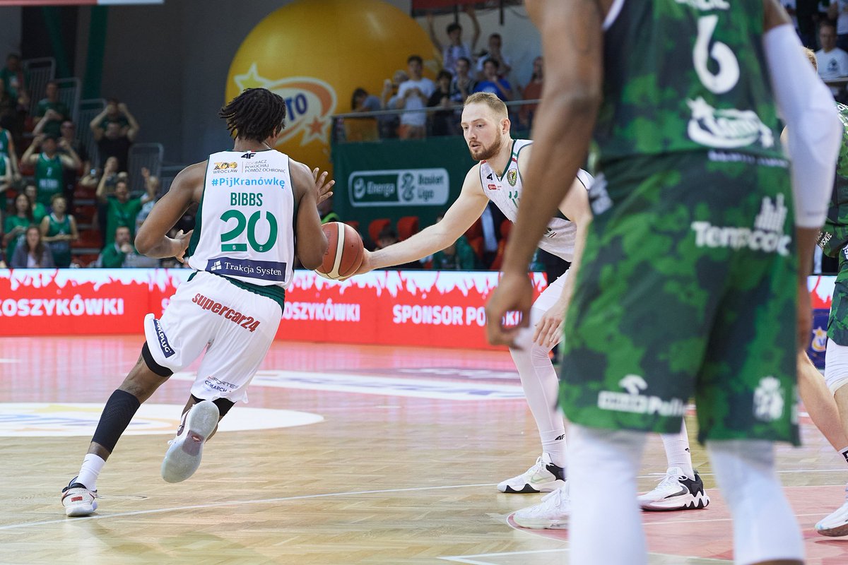 supercar24pl's tweet photo. 📸 MAMY TO! JESTEŚMY W FINALE! 💪 🇮🇹 🏀 🏆 GRATULACJE ! 📣 @WKS_SlaskBasket !!! ❤️ 
____________
#supercar24 - samochody używane z gwarancją 🚘

/📸 Wojciech Cebula/ #DumaMiasta #plkpl #WKS #ŚLĄLEG https://t.co/5a1INwuxEm