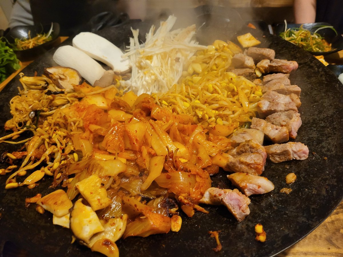 콩나물... 이것도 쳐주나?ㅋㅋㅋ
어쨌든 나도 먹었어 콩나물!!

#여니왔어요 #이채연 #저메추