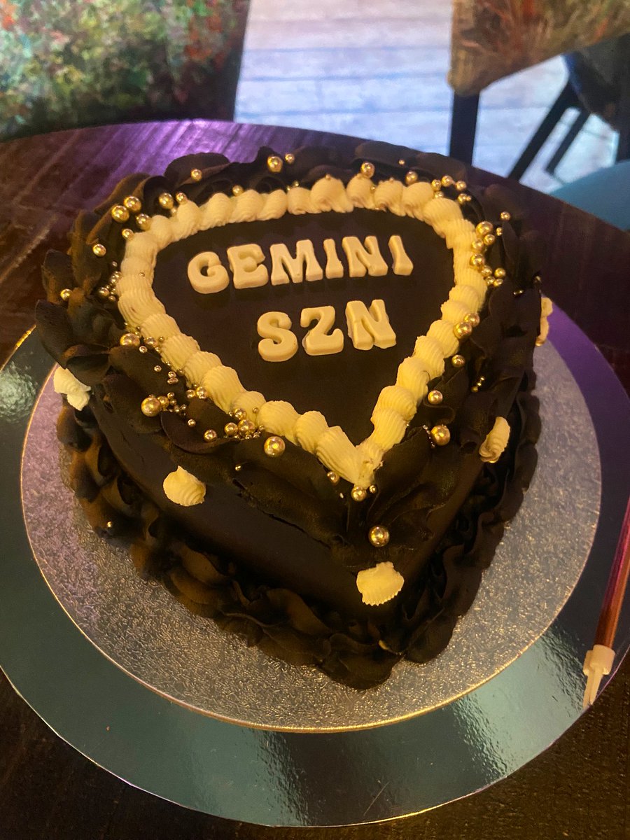 Sorry but my bestie has made me the BEST birthday cake ever 🥹🖤🖤🖤