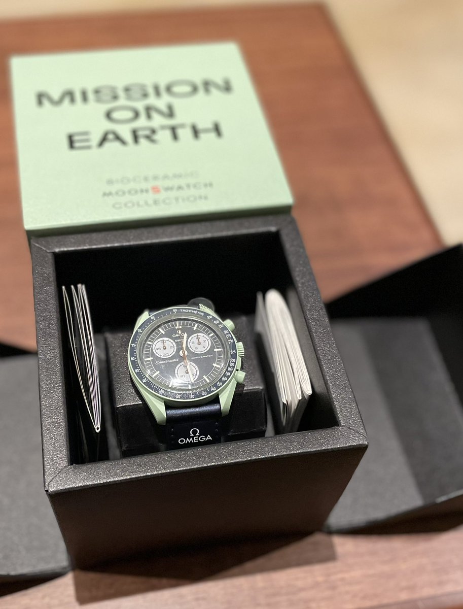 Smasanobu's tweet photo. 二つ目買ってしまった
店に入って10秒��購入。

#omegaswatchearth 
#omegauser
#衝動買い https://t.co/wepJkYgeNe