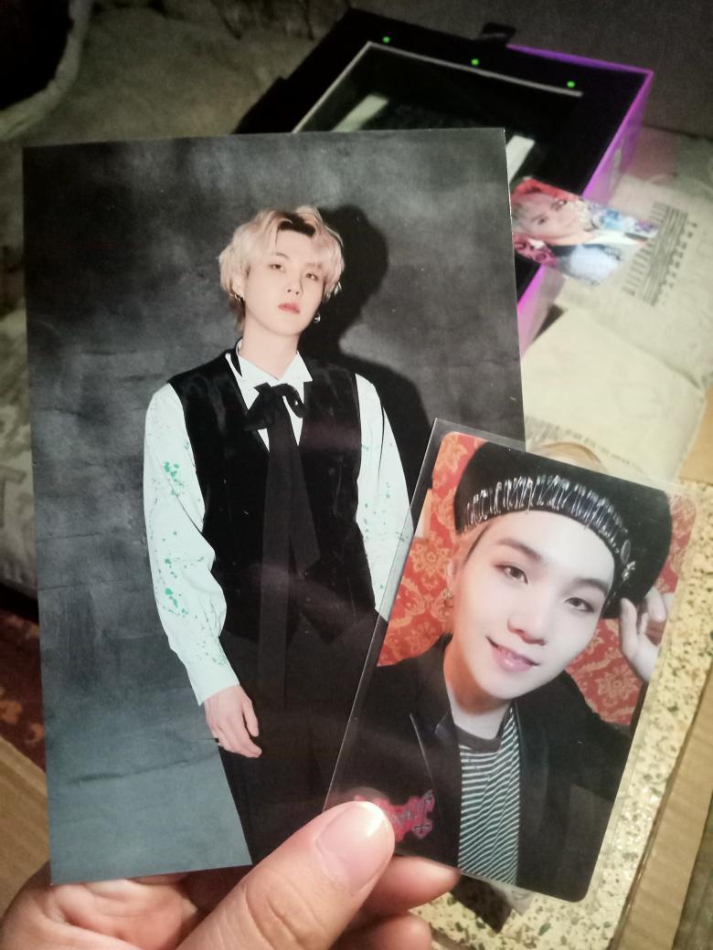 hereforYoonJin's tweet photo. Helping a co-army! 

Wts lfb ph only

Suga and Hobi SG22 nrpc with postcard

200 each, (380 if taking both)
- prio payo
- 2 day reservation
- mop: gcash

Loc: Pasig, MM

Rfs: need funds https://t.co/gQHXC1Hl1x