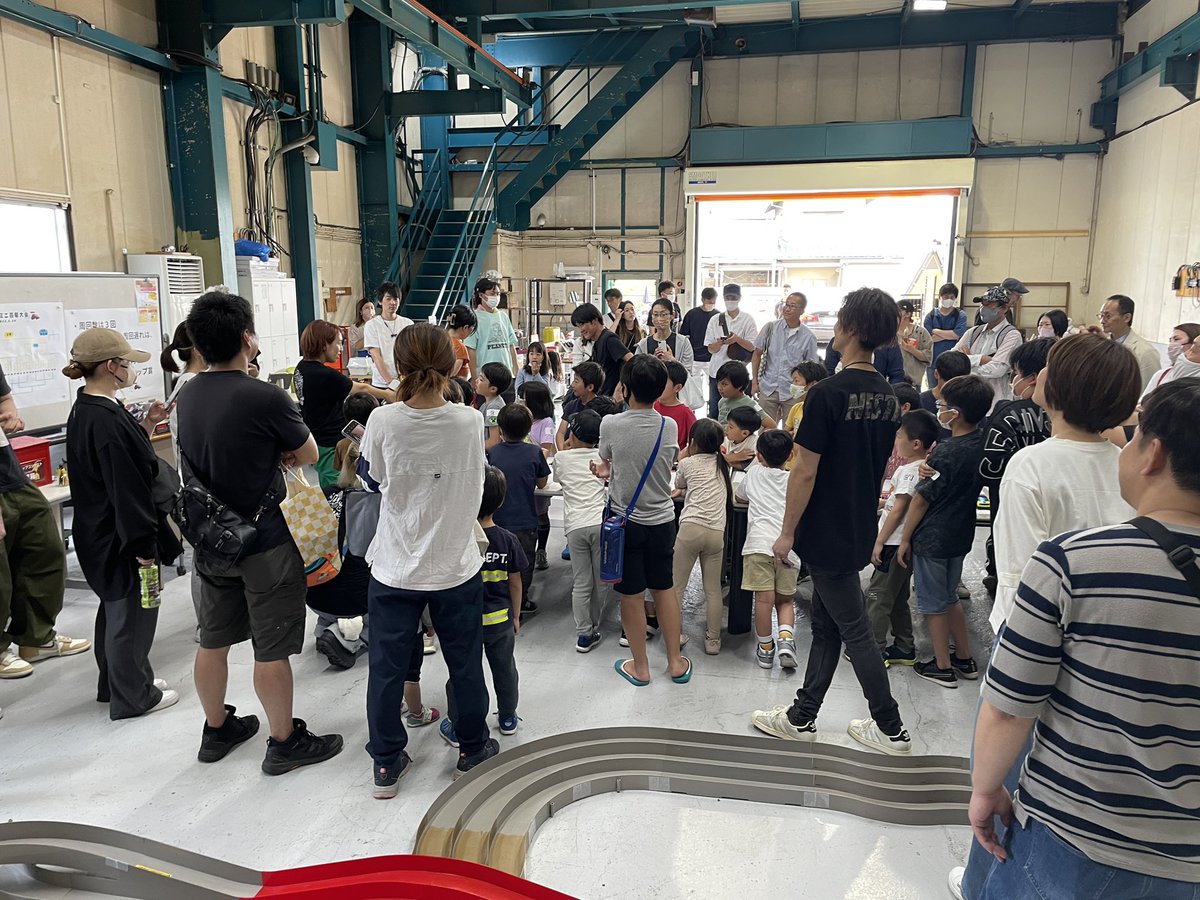 mcckayo's tweet image. 第二回小学生対抗ミニ四駆大会
めちゃくちゃ盛り上がりました。
笑いあり涙あり、感動でした。
次がまた楽しみ♫これきっかけに
モノづくりする子を増やしていきますよ♪
#東大阪　#ミニ四駆大会 #MACHICOCO