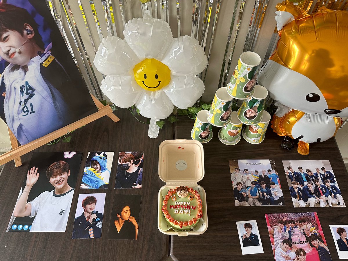 MATTHEW’S BIRTHDAY CAFE EVENT TODAY🦊✨

#SmileyDaySeokMatthew
#HappyMatthewDay
#BabySunshineMatthewDay
#매튜야_생일튜카튜카