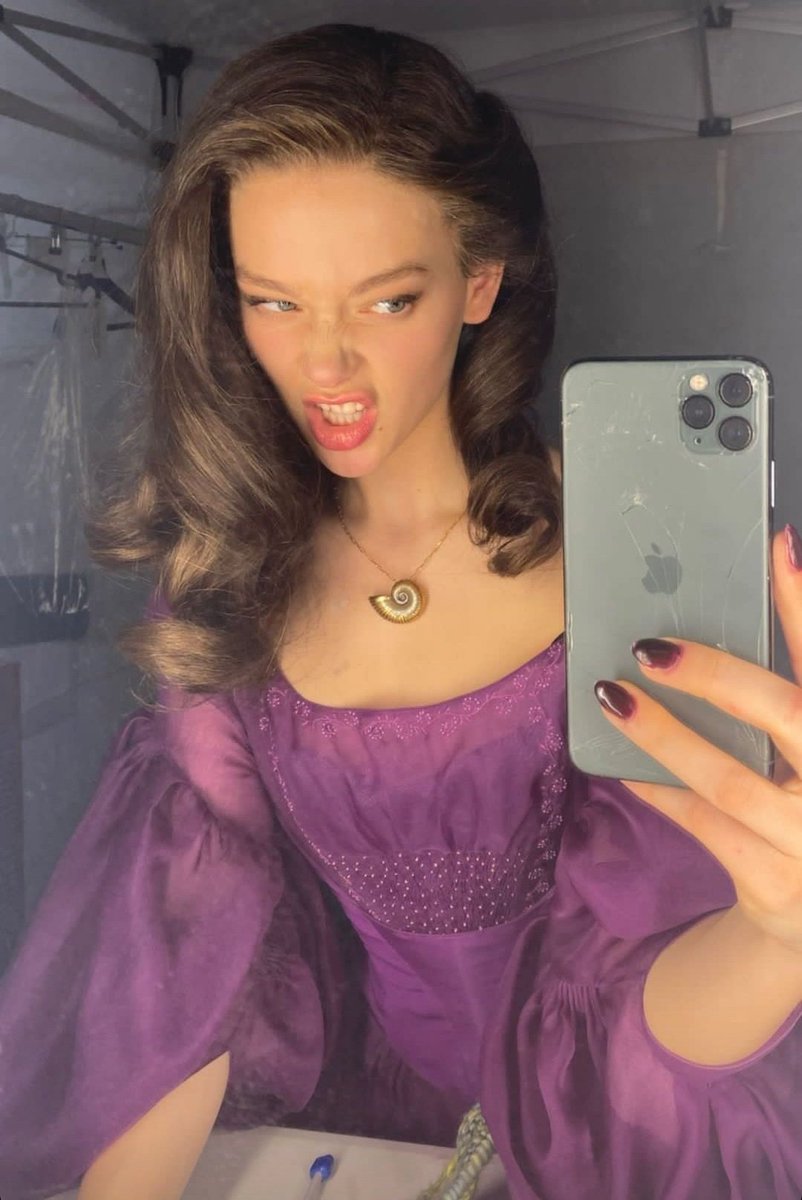 รู้หรือไม่ 

เจสซิก้า อเล็กซานเดอร์ นักแสดงเป็น วาเนสซ่าใน The Little Mermaid เป็นไบเซ็กชวล และคลั่งรักฮัลลี่สุด ๆ ใครแซะฮัลลี่ว่าไม่เหมาะเท่านาง นางด่าหมด