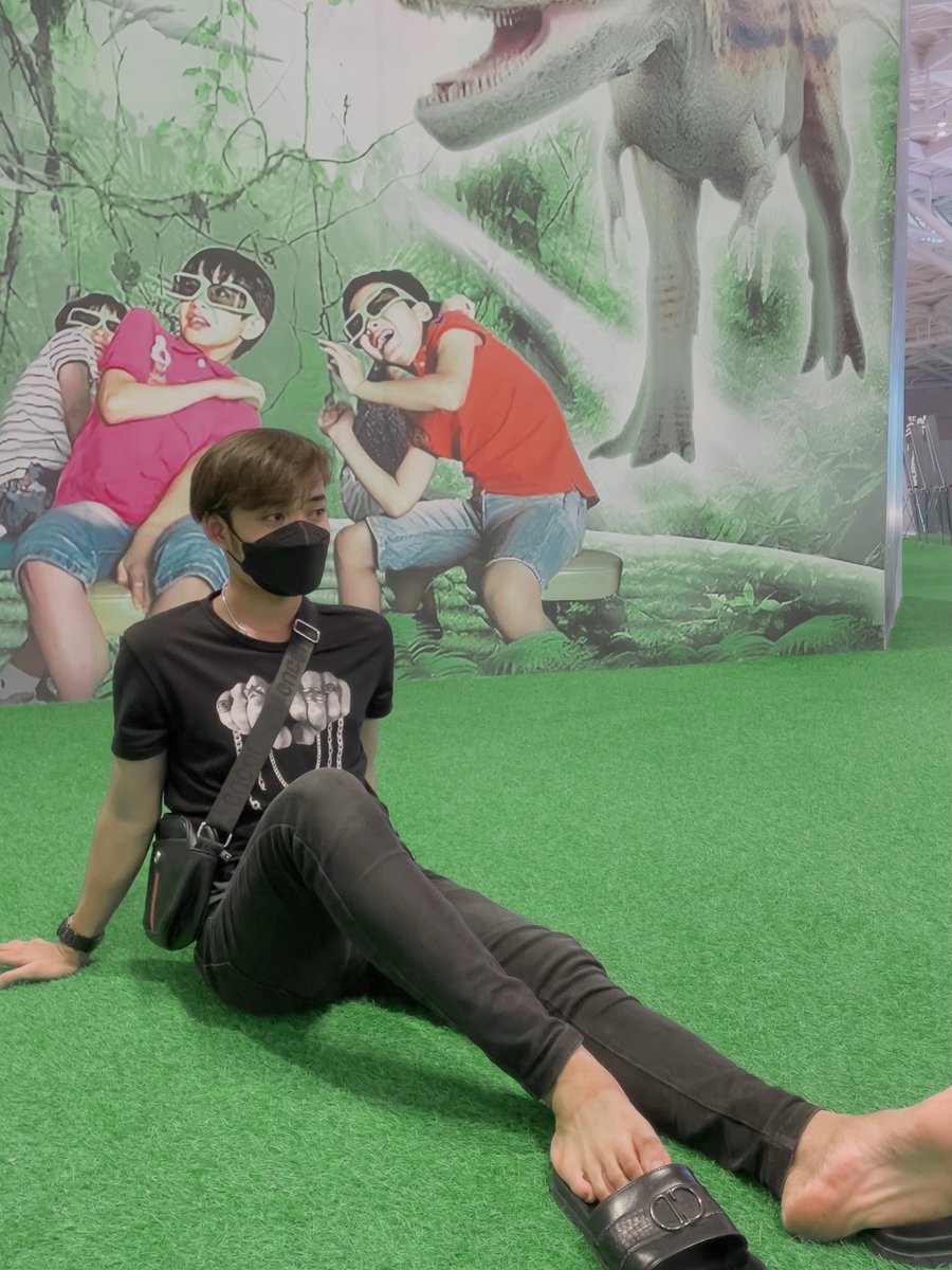 DaRot358965's tweet image. យប់នេះត្រជាក់ខ្លាំងម្ល៉េះ 🧊🥶ត្រជាក់ឡើងចង់រួញហើយ 😩🤣