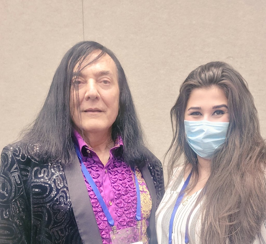 MigIvanova's tweet image. #throwback Told giant Cicchetti what an inspiration he&apos;s been to my research tru his belief in &quot;underdogs&quot; and supporting big novel ideas nomatter how many doors shut in his face. His response: &quot;You can do this! Believe in yourself!&quot; #SRCD23 #TheManHimself #ShiftTheParadigm