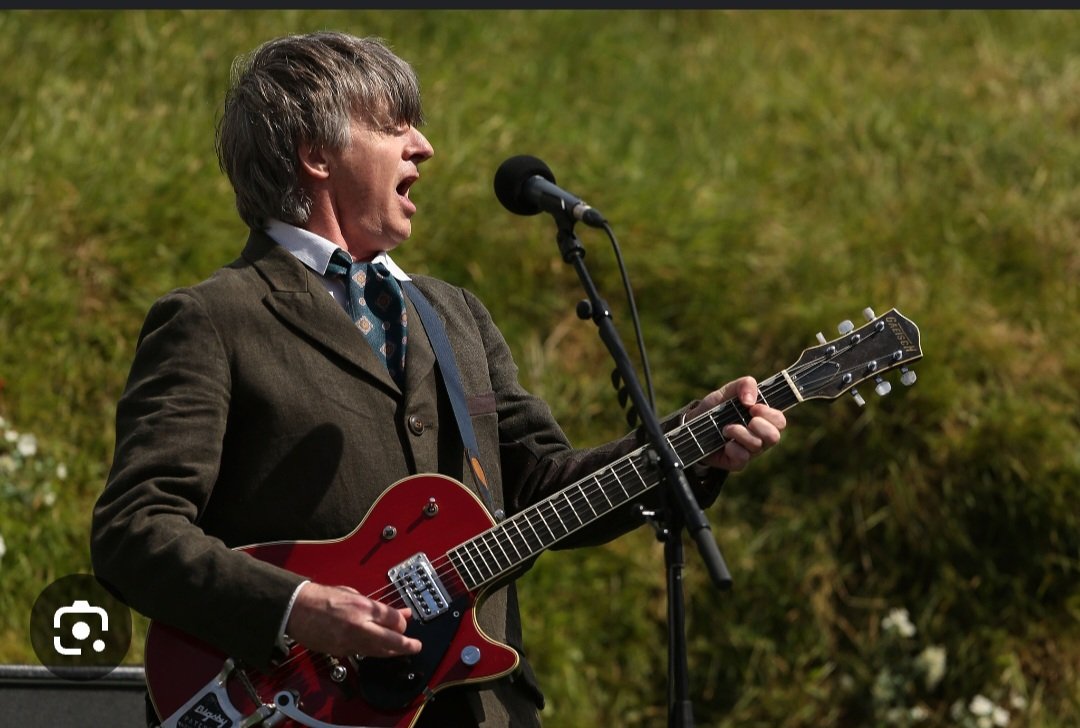 A happy belated 65th birthday to the legendary Neil Finn #crowdedhouse