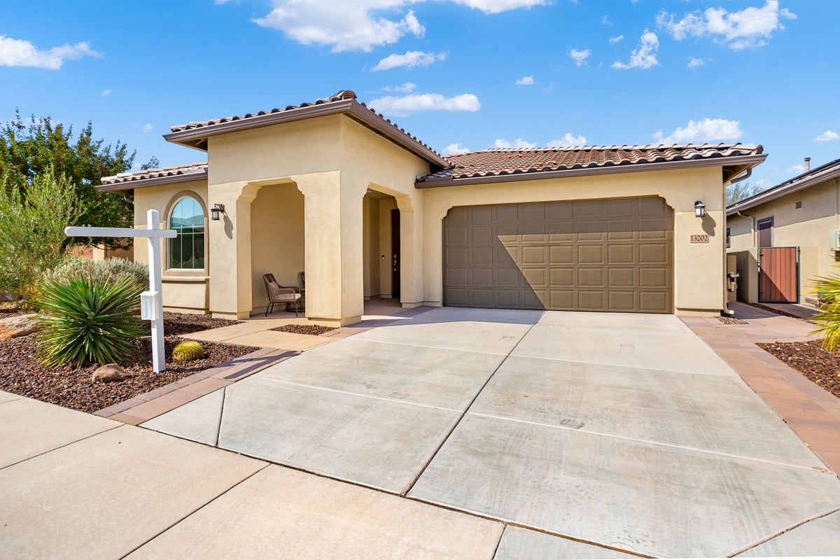 #OPENHOUSE 
SAT., MAY 27 • 12PM-3PM
MON, MAY 29 • 1PM-4PM
13202 W. Duane Ln. #PeoriaAZ #TrilogyAtVistancia
‘Vibrant’, 1,752 SF, 2BR+Den/2BA/2-Car Garage/MLS 6536201
#Peoriahomesforsale #yourrealtormatters #lovewhereyoulive #FriedmanRealtyAZ #activeadult #55pluscommunities