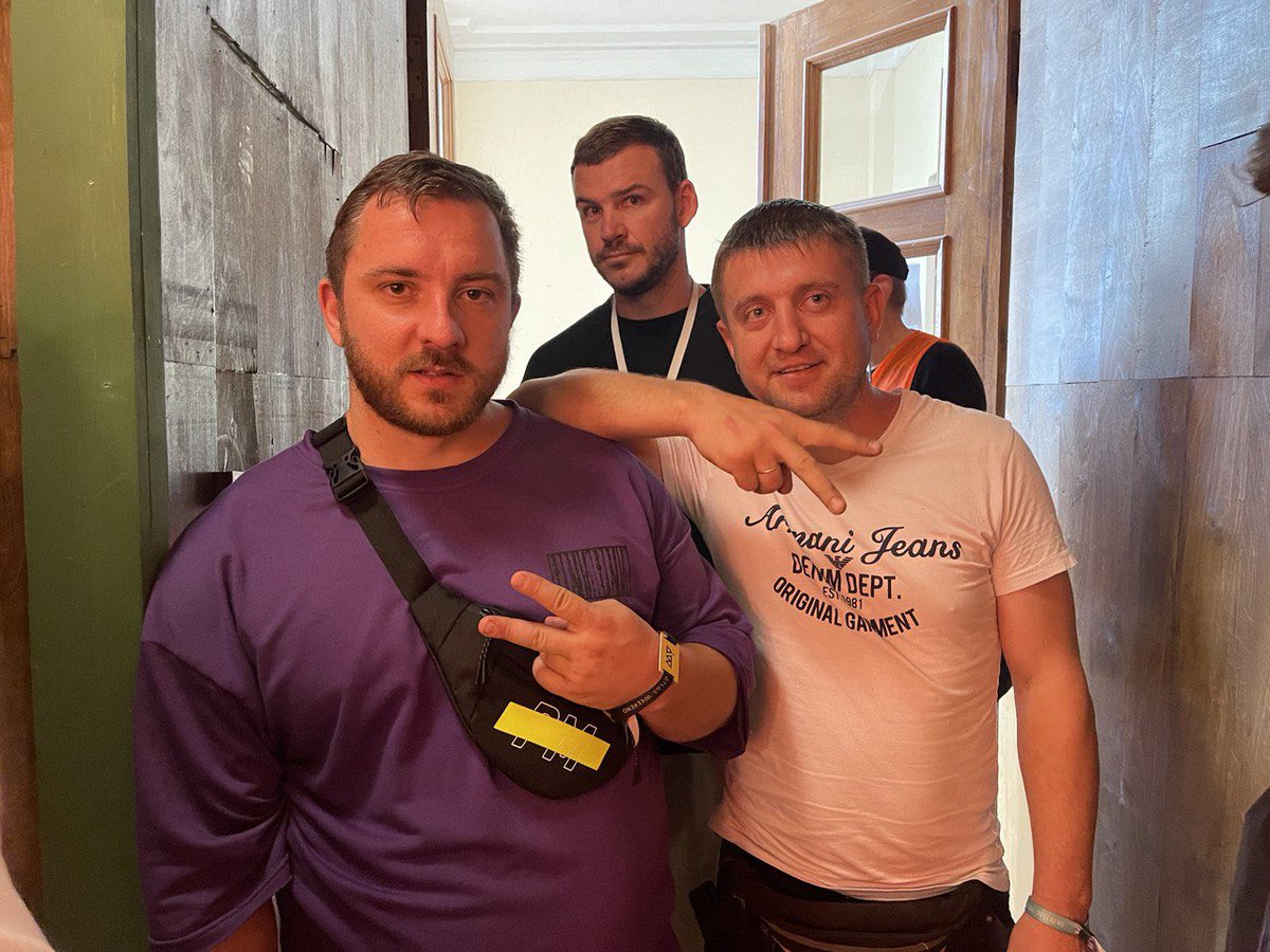 Krus on Twitter: "В білій футболці Коля, він керівник технічної групи ...