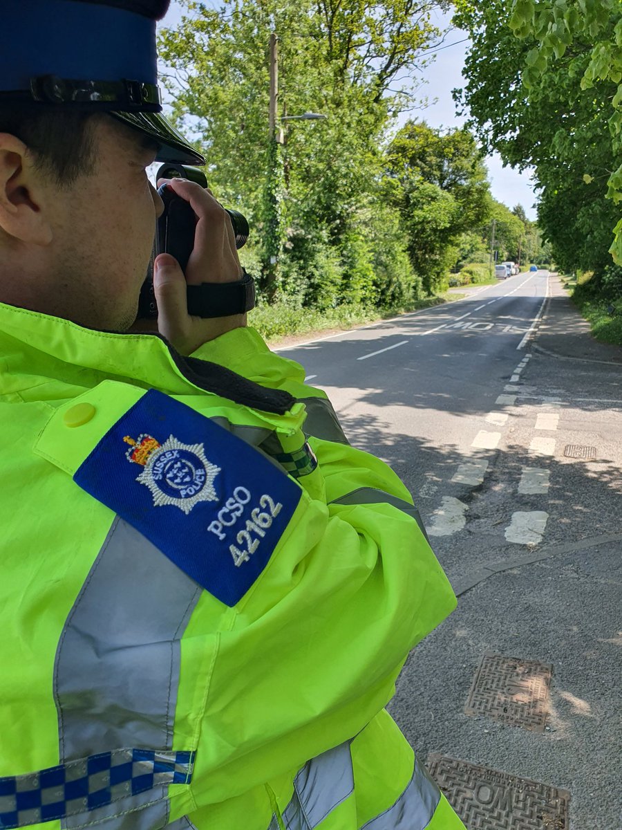 Your Neighbourhood Policing Team were conducting speed checks on Haywards Heath Road #Balcombe this afternoon. 2 x section 59s issued and several drivers given words of advice. #Bsection #fatal5 #WM1Rural @SussexSRP @CSWSussex @sussex_police @SussexPCC #PCSO42162 #PCSO20088