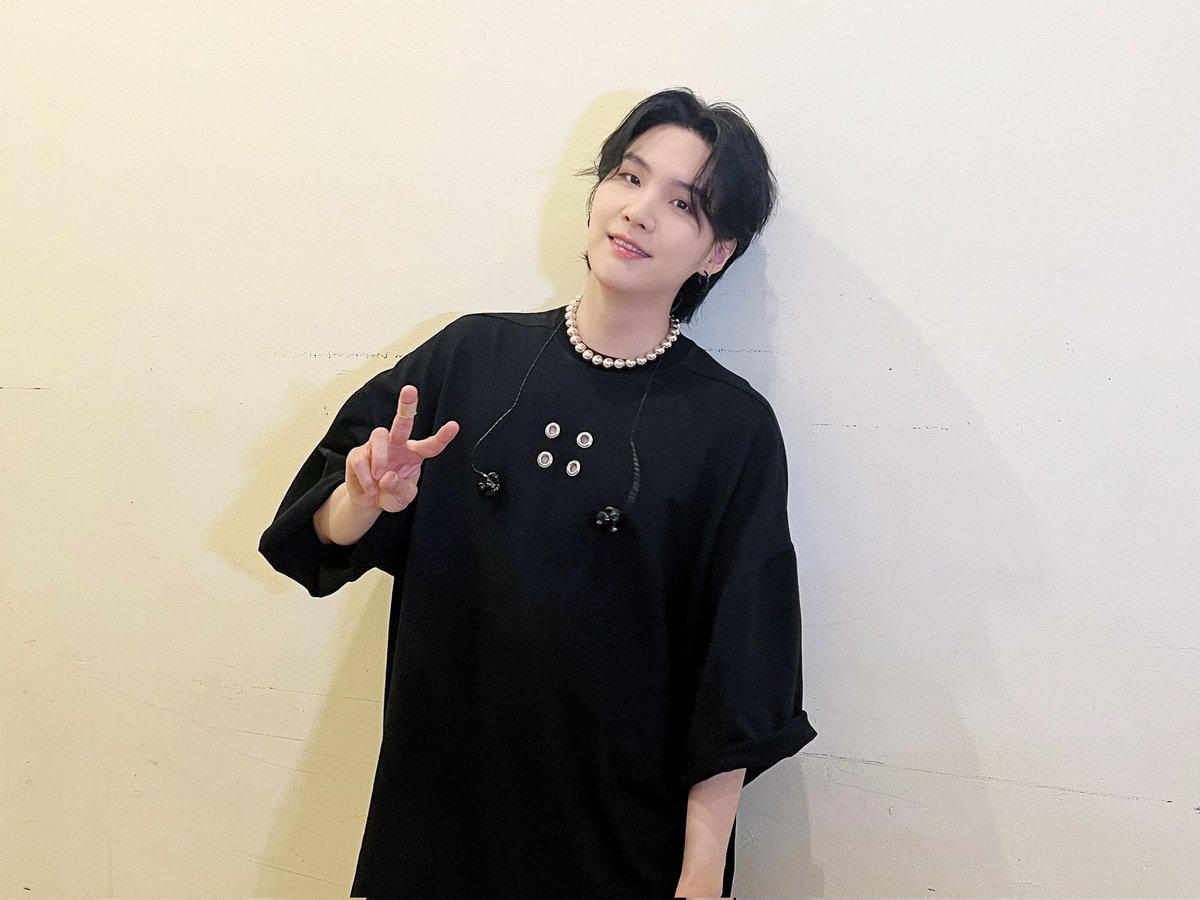 SUGA tweet media