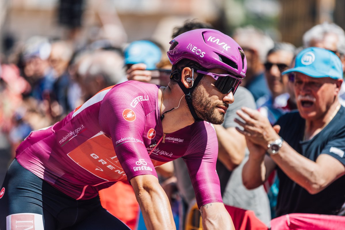 It's never easy to leave a Grand Tour, let alone your home Grand Tour. @GannaFilippo was such a force in the opening week of the #Giro. We missed you Filippo and we can't wait to see you back on the bike 👊