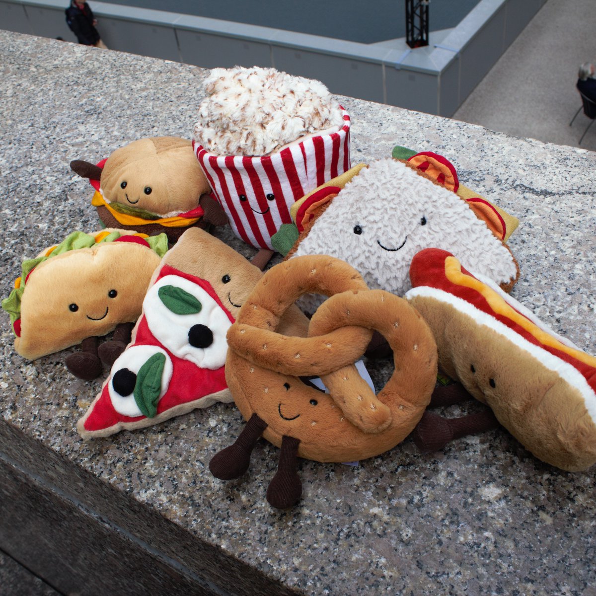 Burgers, hot dogs, and pizzas?!🍔🌭🍕 What's your top choice for the long weekend? 😋 #FAOSchwarz #Jellycat #MemorialDay #burgers #hotdogs #pretzel #popcorn #sandwiches #tacos #InternationalBurgerDay