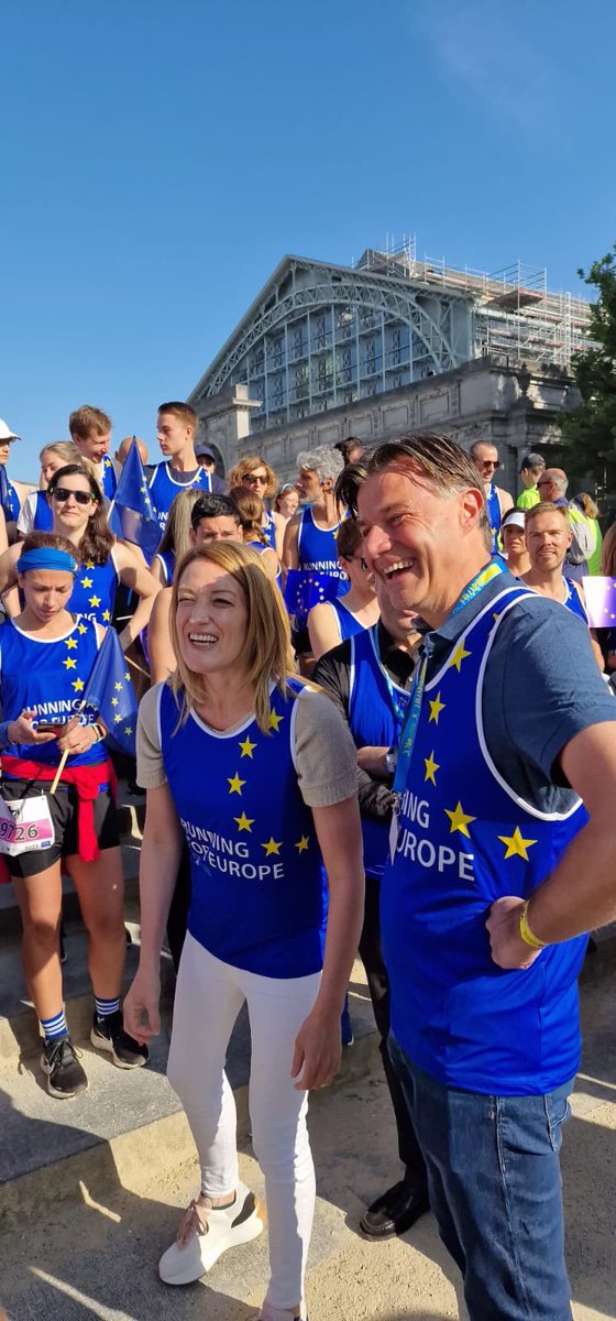 EU4BE's tweet photo. 👏🙌 à toute la 🤩 Team #RunningForEurope 🇪🇺 et à tous.tes les https://t.co/2GIhzVCfL3 aux #20kmbxl
🏃♂️🏃♀️🚶♀️🚶♂️ https://t.co/mGhoRCsZRc