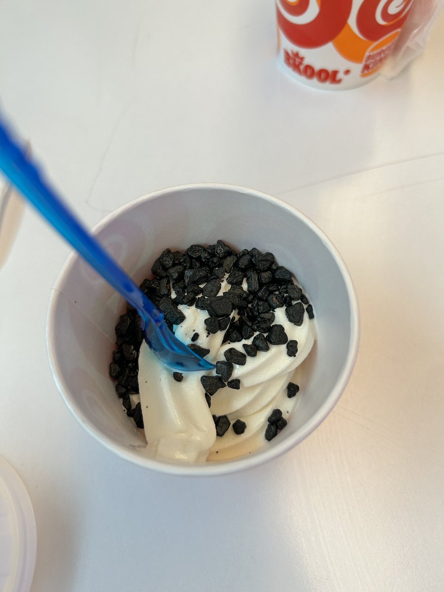 Burger king - kent plaza Konya şubesi bu iki kaşık dondurma 25 tl sorduğum da prosedürün bu şekilde olduğunu söylediler güzel hikaye #burgerking #burger