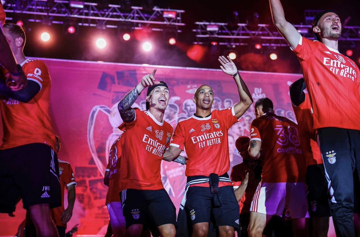Que noite memorável! Há noites que não se esquecem, esta foi uma delas! Obrigado equipa, staff, família e adeptos deste grande clube por todo o apoio durante esta caminhada ❤️ Obrigado <a href="/SLBenfica/">SL Benfica</a> por me fazerem sentir parte da família ❤️