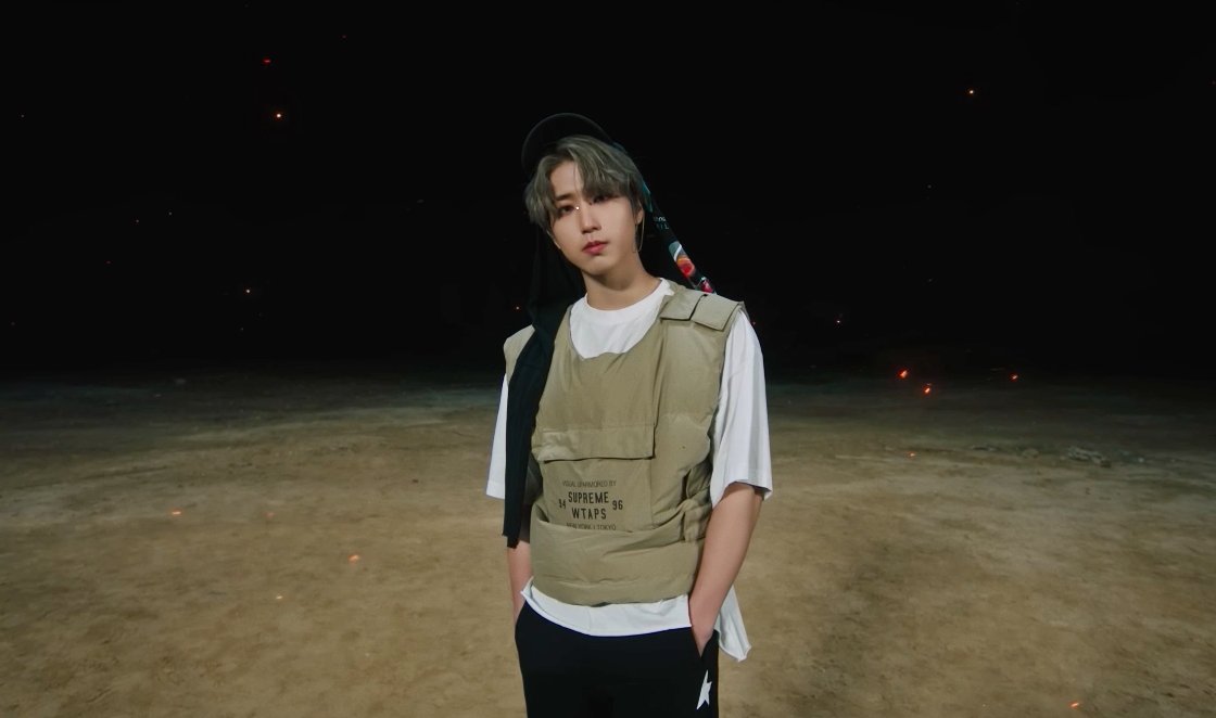 skzshots's tweet photo. "특(S-Class)" M/V Teaser 1 ㅡ HAN, FELIX https://t.co/RVTds75Uo1