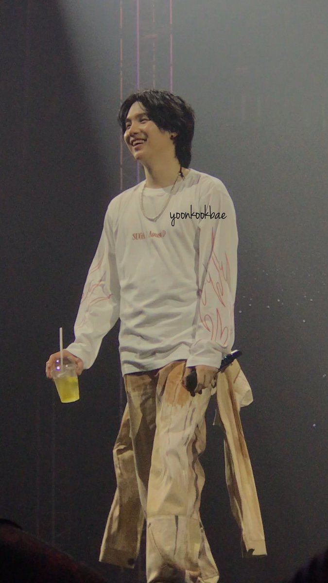 yoonkookbae's tweet photo. I CANT BELIEVE THAT I CAPTURE HIS GUMMY SMILE BY MYSELF😭😭😭😭😭 #SUGA_AgustD_TOUR_in_Jakarta 
#SUGA_AgustD_TOUR 
#AgustDTourInIndonesiaD3 https://t.co/lQgrBzvKAW