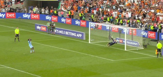 chenery_joel's tweet photo. 😁

#Rovers https://t.co/OU9pHMpA5v
