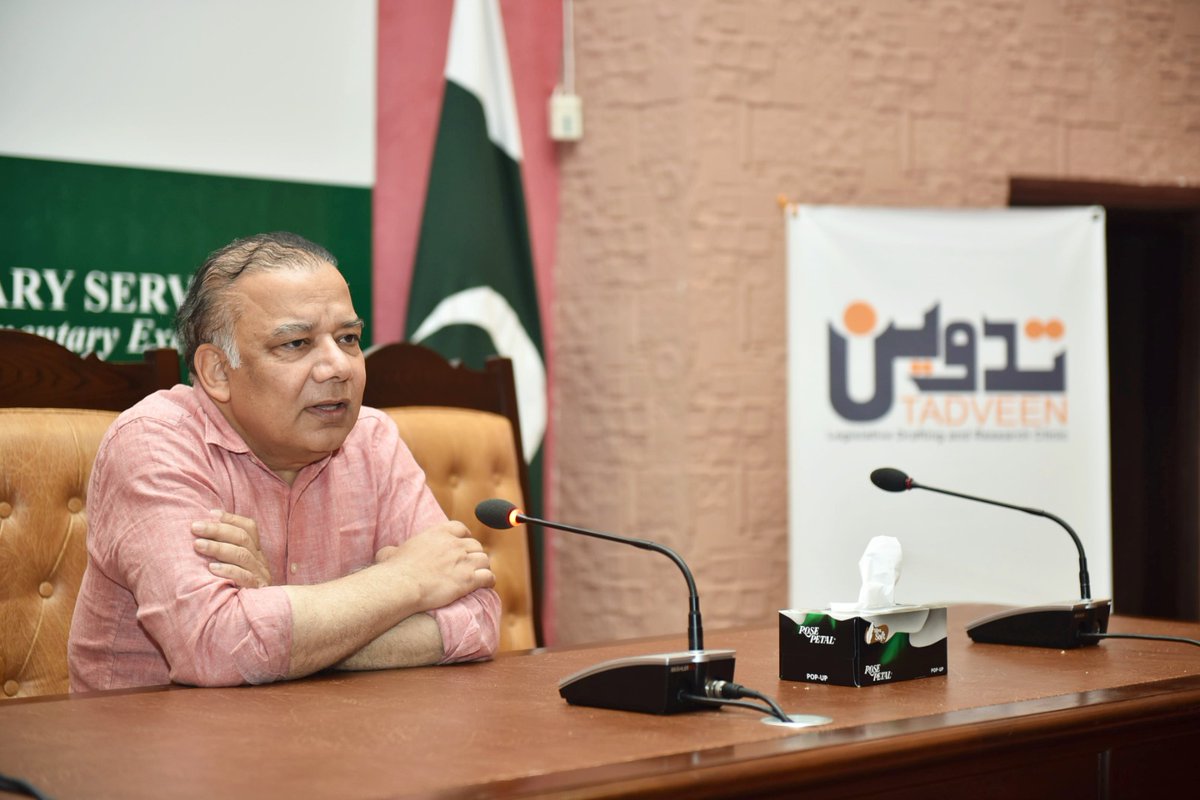 Mantaq_'s tweet photo. @aamirghauri (Editor, The News) on "Media Ethics &amp; Effective Message Conveyance."
His key advice to TADVEEN'S Cohort 3 was to effectively convey their message through engaging storytelling while always upholding ethical standards. https://t.co/3pl9pYyvpJ