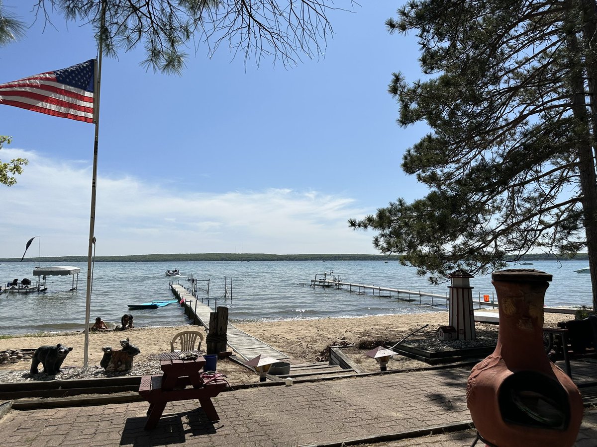 alanlyost's tweet photo. Excellent start to the weekend.

#MemorialDay #rememeberthefallen #weekend #relaxing https://t.co/Kuer07nST6