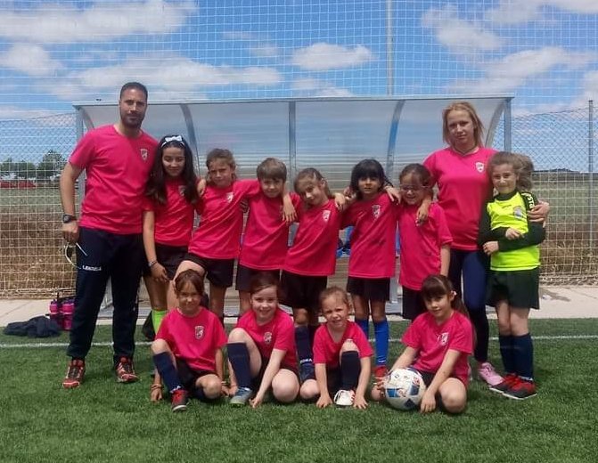 Los proyectos están compuestos de etapas.Mi etapa en la E.Fem del C.D.Cigales acaba hoy.ORGULLOSO del trabajo que hemos hecho durante éstos más de 5 años.GRACIAS a l@s que han formado parte de este proyecto, con su aportación,han hecho que está Escuela fuera creciendo.
GRACIAS.