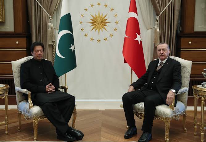 Alhamdulillah I am in Istanbul to witness @RTErdogan victory in being re-elected President of Turkey & I will be in Pakistan when @ImranKhanPTI is re-elected Prime Minister of the Islamic Republic of Pakistan, Inshallah 🙏
🇵🇰 🏏 #قومی_ہیرو_عمران_خان
#ImranKhanForPakistan…