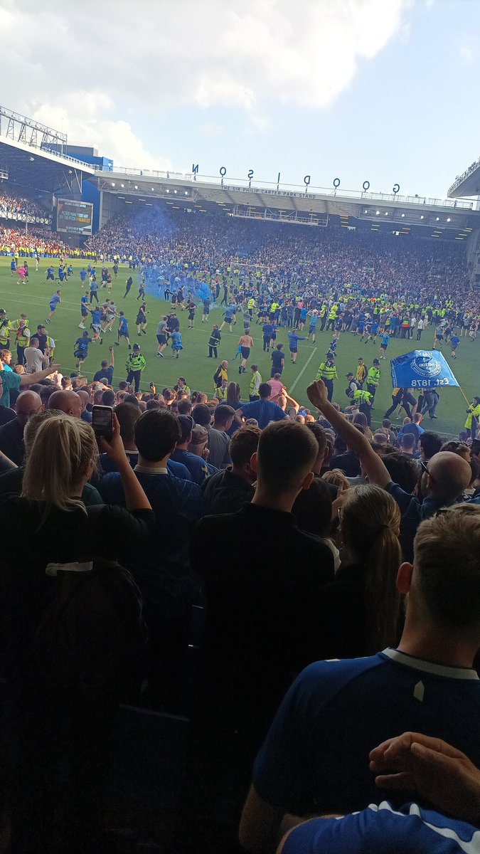 liam_2912's tweet image. How the fuck did we do that? Everton mate. Never shone so brightly!!