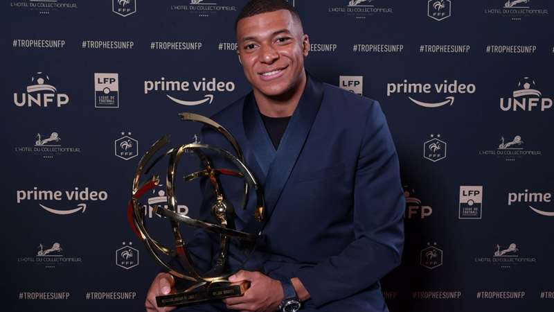 PSGINT_'s tweet photo. Mbappe has sat there depeessed so many times but was always there to see Messi lift the Trophy 

And the first time it's Mbappe's time to Win it, he Ghosts https://t.co/2VSR77VbfG