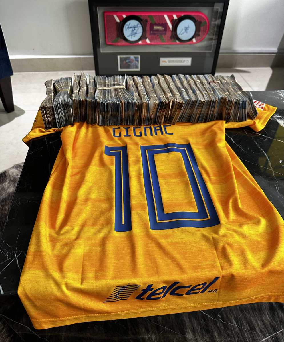 Voy a regalar $10,000 MXN para la final de Chivas vs Tigres. 

Lo único que tienes que hacer es acertar quien meterá el primer gol del partido y en qué minuto. 

Para que tu participación sea válida debes estarme siguiendo y dar RT a este twit. 

Solo un comentario por persona.